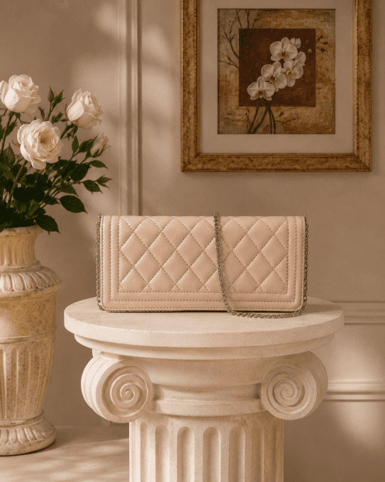 Sac pochette matelassé à chaîne