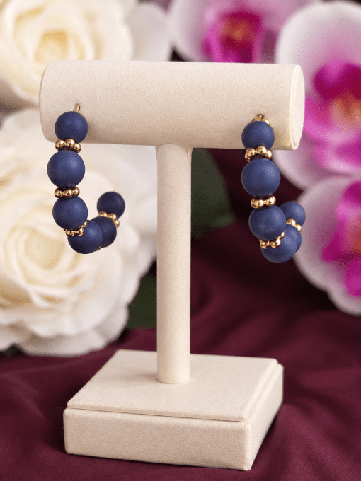 Créoles perlées bleu marine mat – Style Bohème Chic