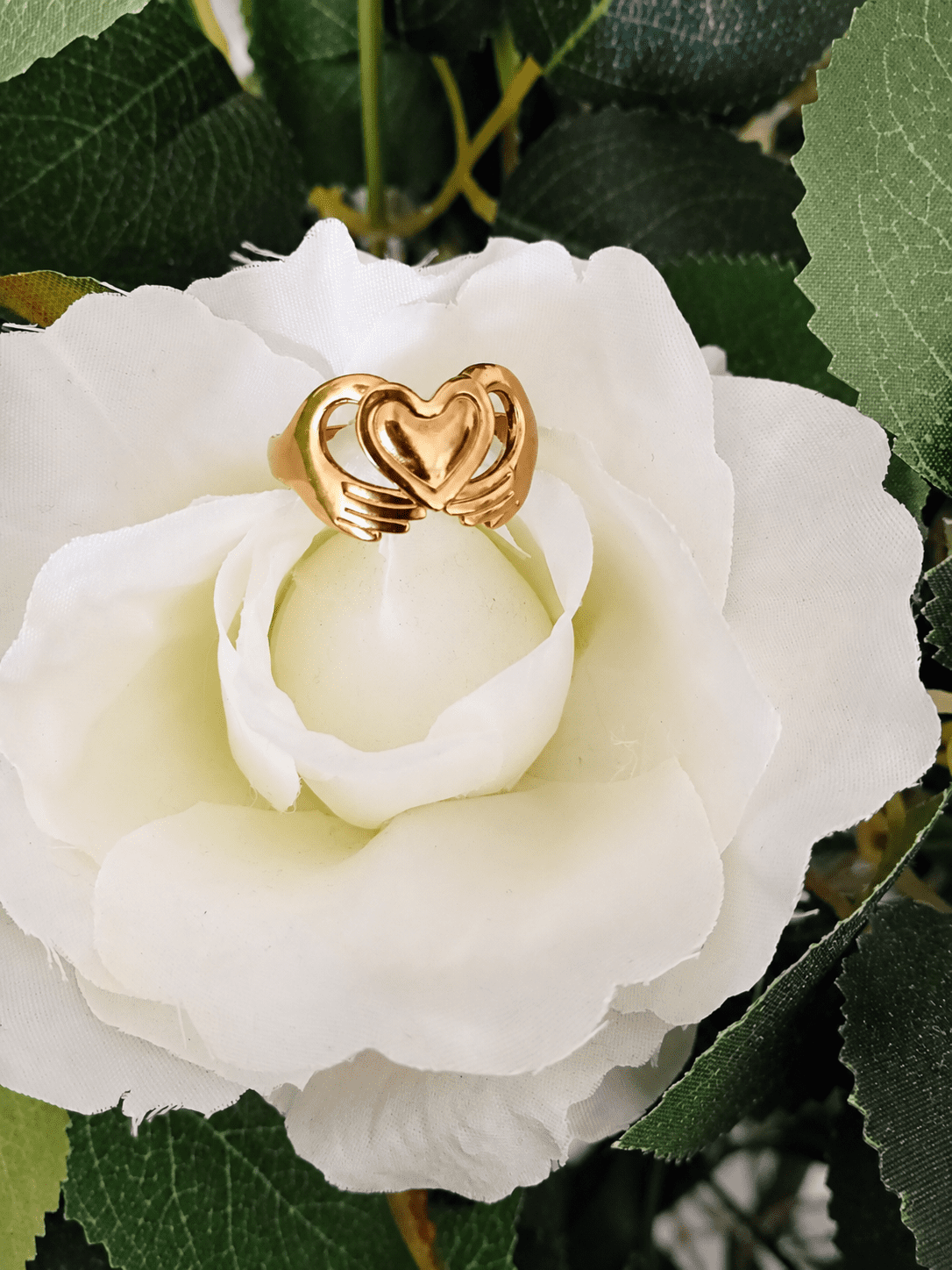 Bague Cœur Mains Dorée