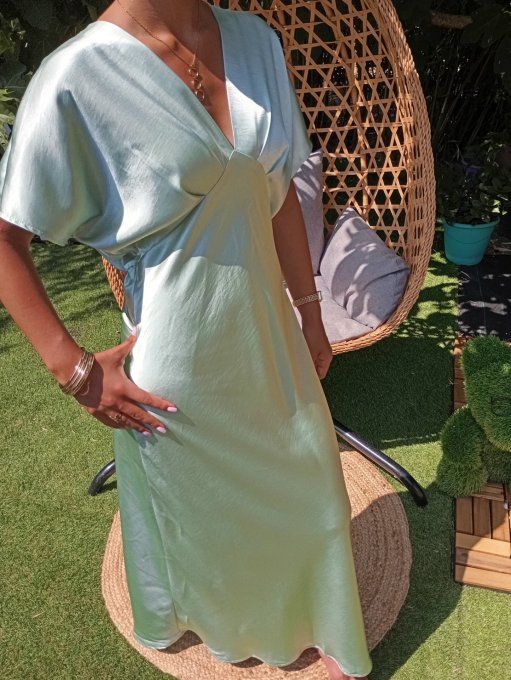 Robe effet satiné manches courtes